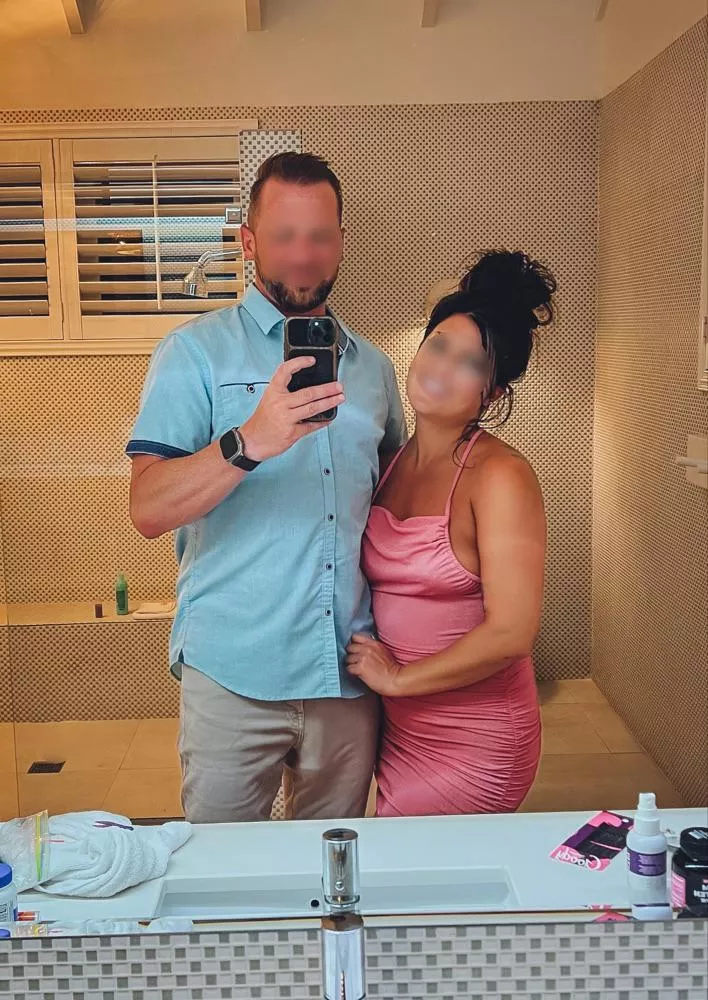 His pants hide nothing lol