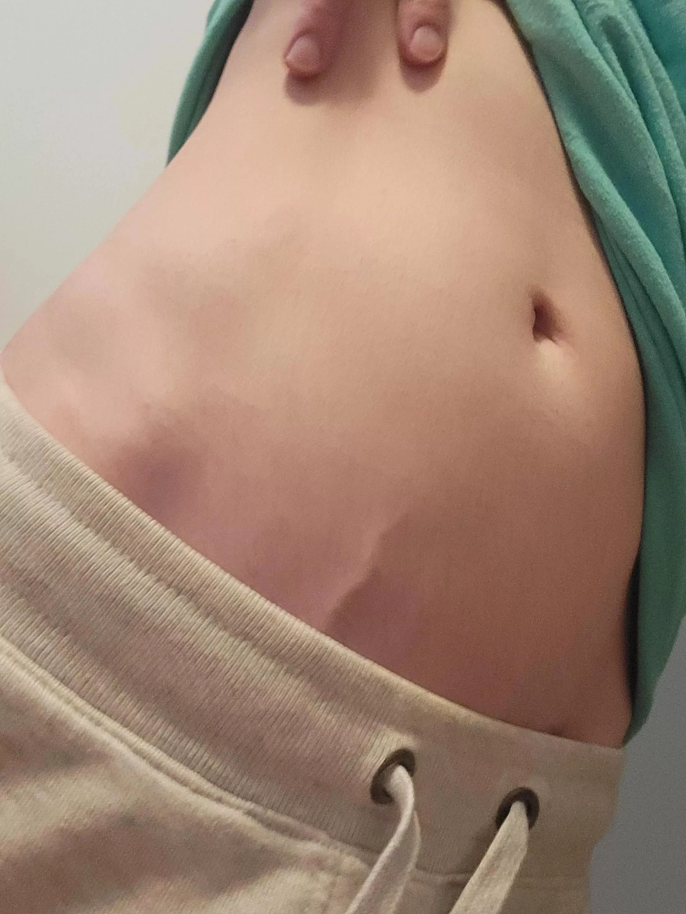 How do you think a 5'3 105lb femboyyy would look beneath youu?