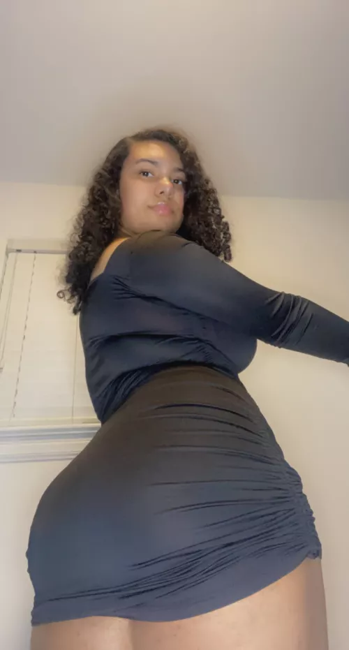 I don't think regular panties are necessary on first dates