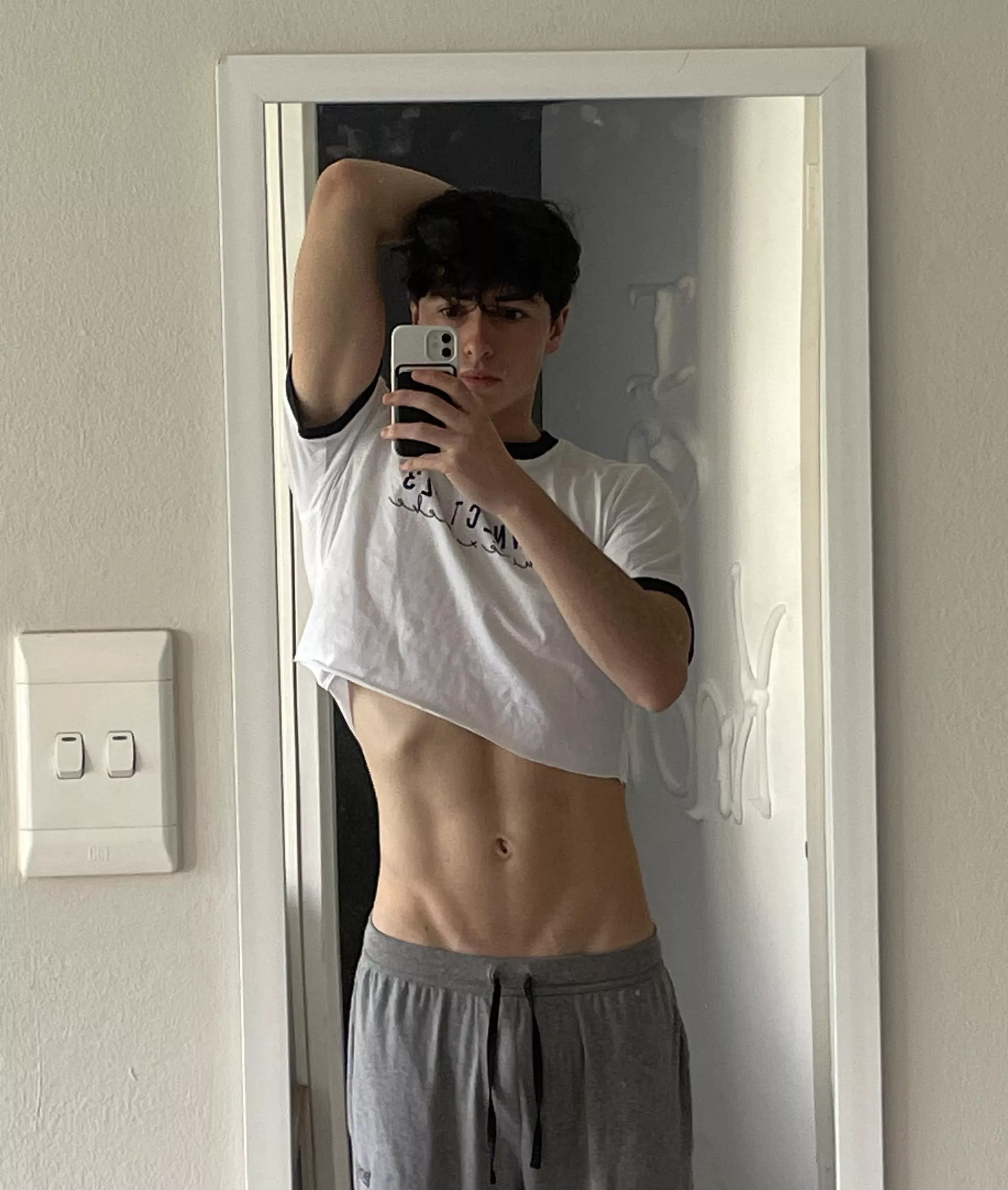 I love this crop top :)