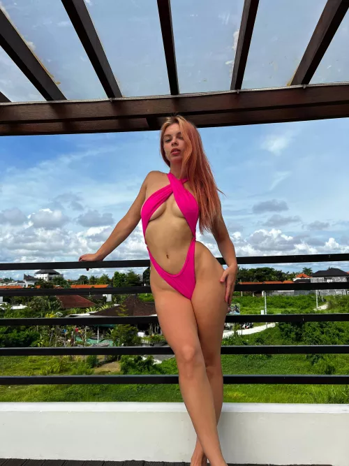 I want to go to the beach so that my ass becomes more ruddy