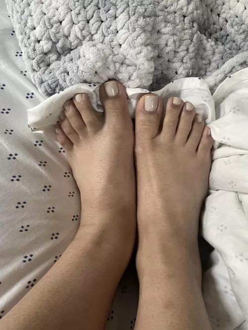 I want you to slip your cock right in the middle babe 😌😌