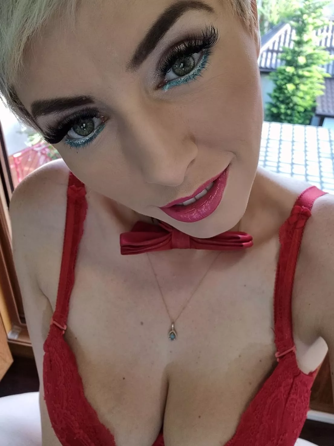 I'll be your waitress for tonight!