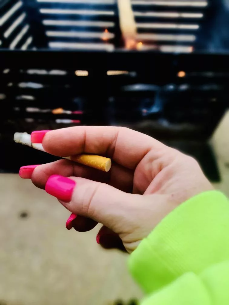 I’m a blue collar wife…bright pink nails pair well with my hubby’s day-glo yellow hoodie, don’t you think?!