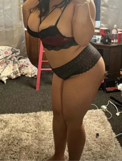 Into a 5’2 latina with busty boobs