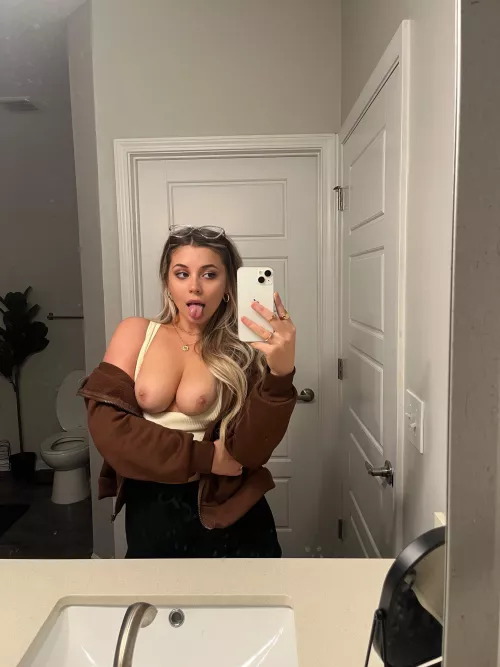 Need somebody to send nudes to right now :)