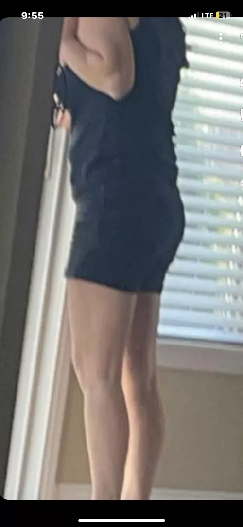 Nice side view of this girls ass??