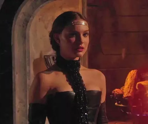 Padme’s hottest look. This dress is a total tease, especially given their conversation that evening (starwars fashion - tumblr)