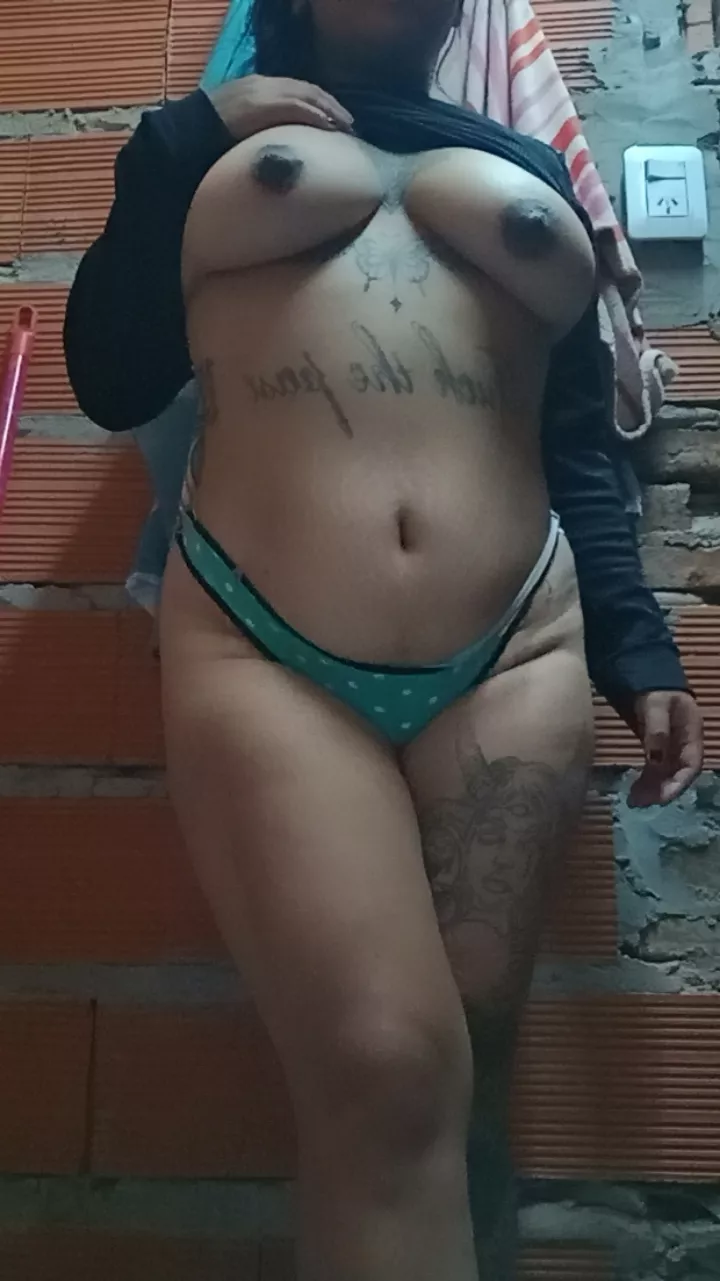 Pregnant and horny 🫦