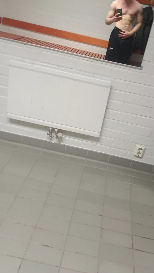 Rate (m)y body. Honest opinions. If this caught ur attention u know what to do.