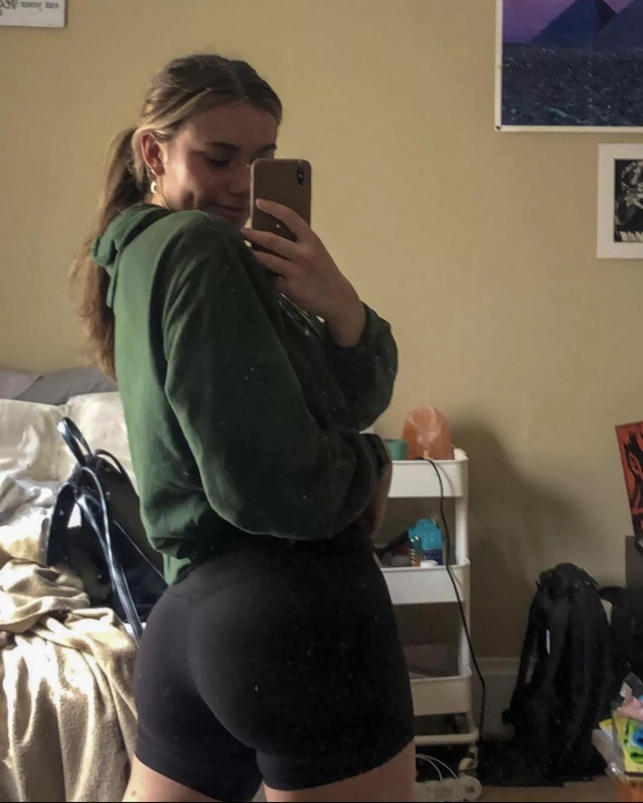 She definitely knows (IUTR)