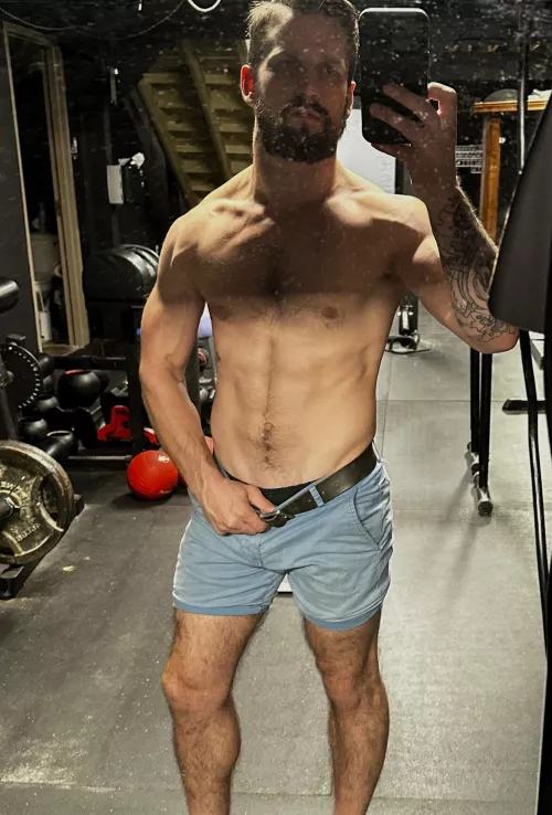 Short shorts striking again