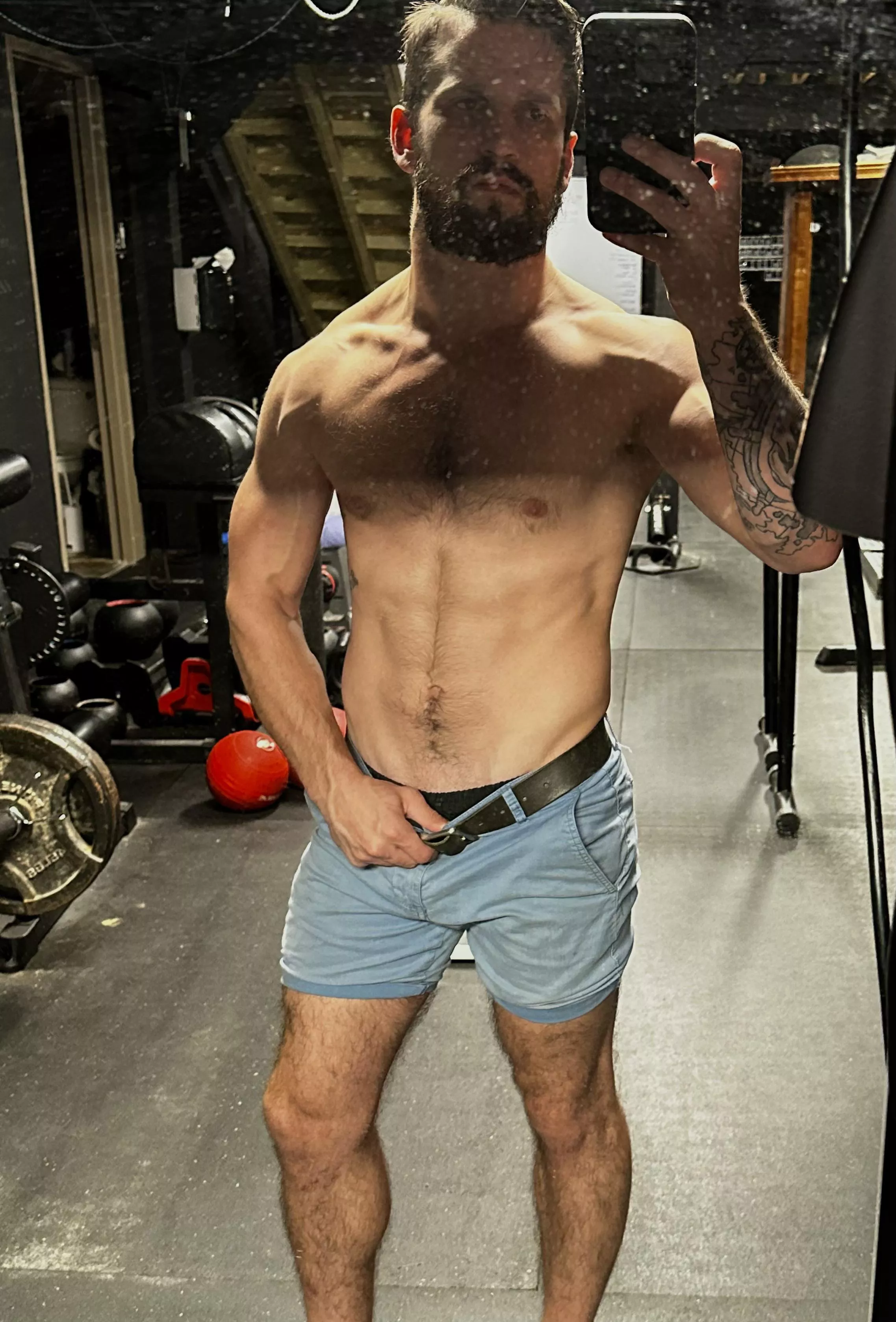 Short shorts striking again