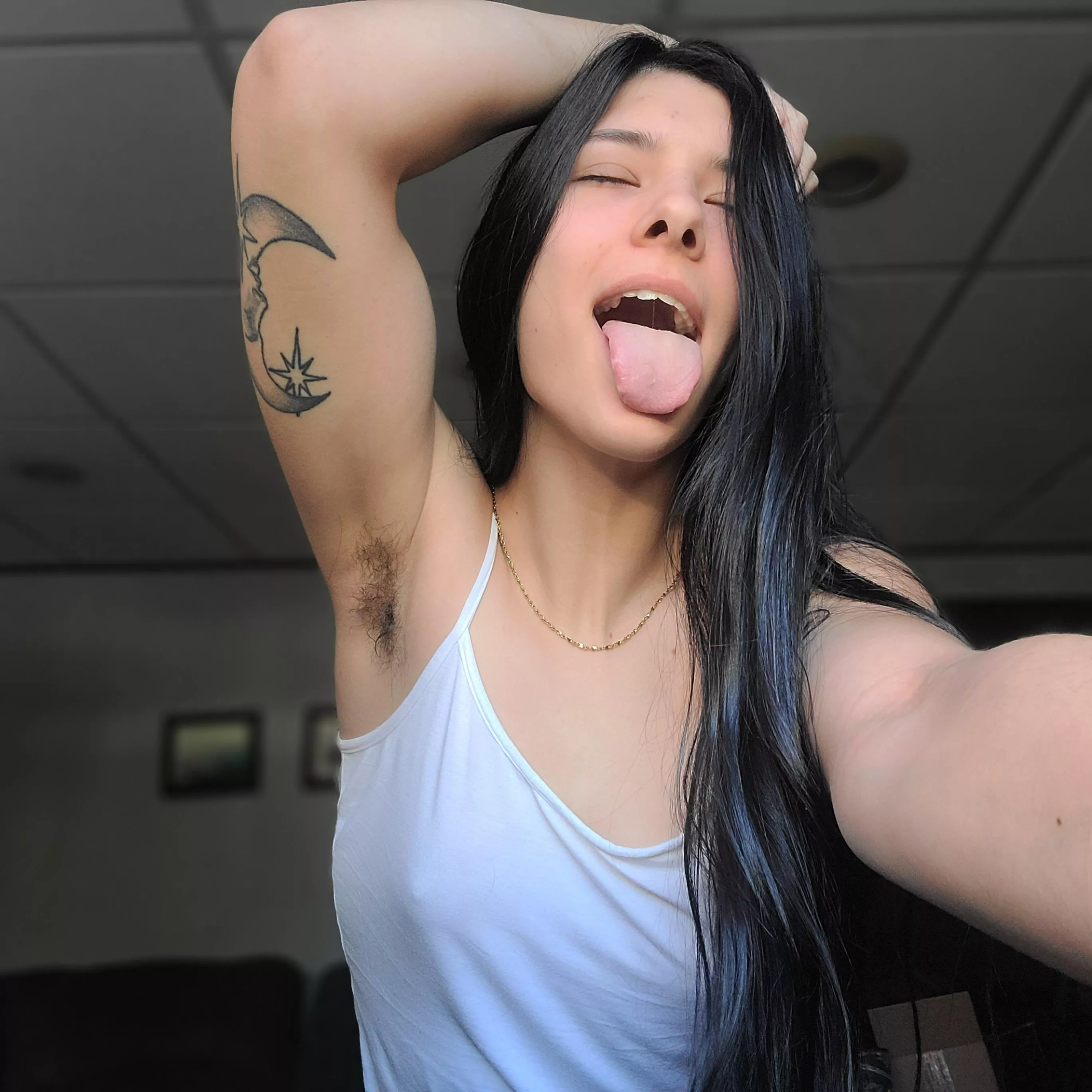 tell me you love what you see🖤