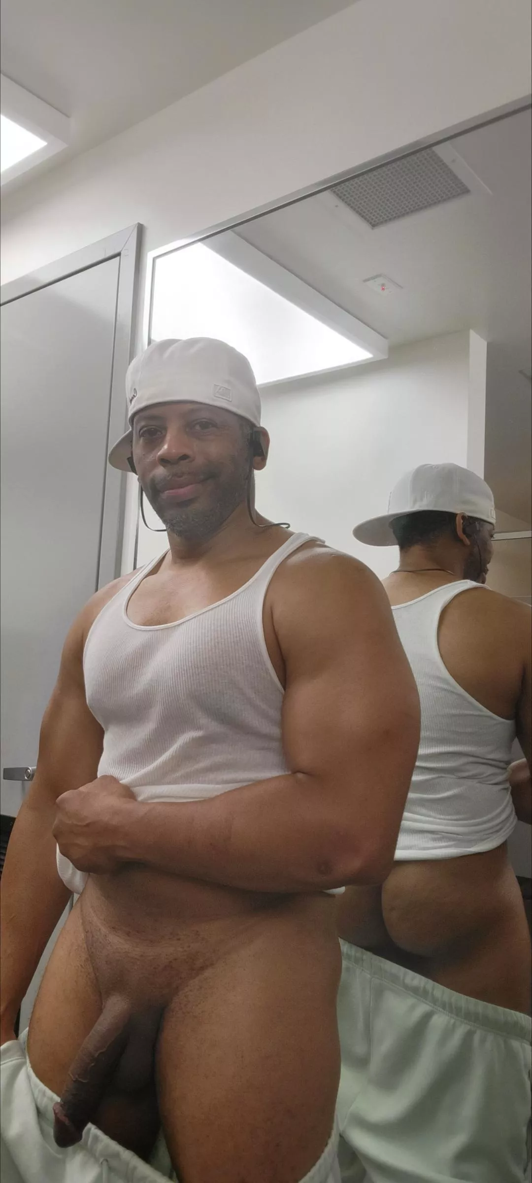 Want to throat all of me at the gym while grabbing those cheeks?