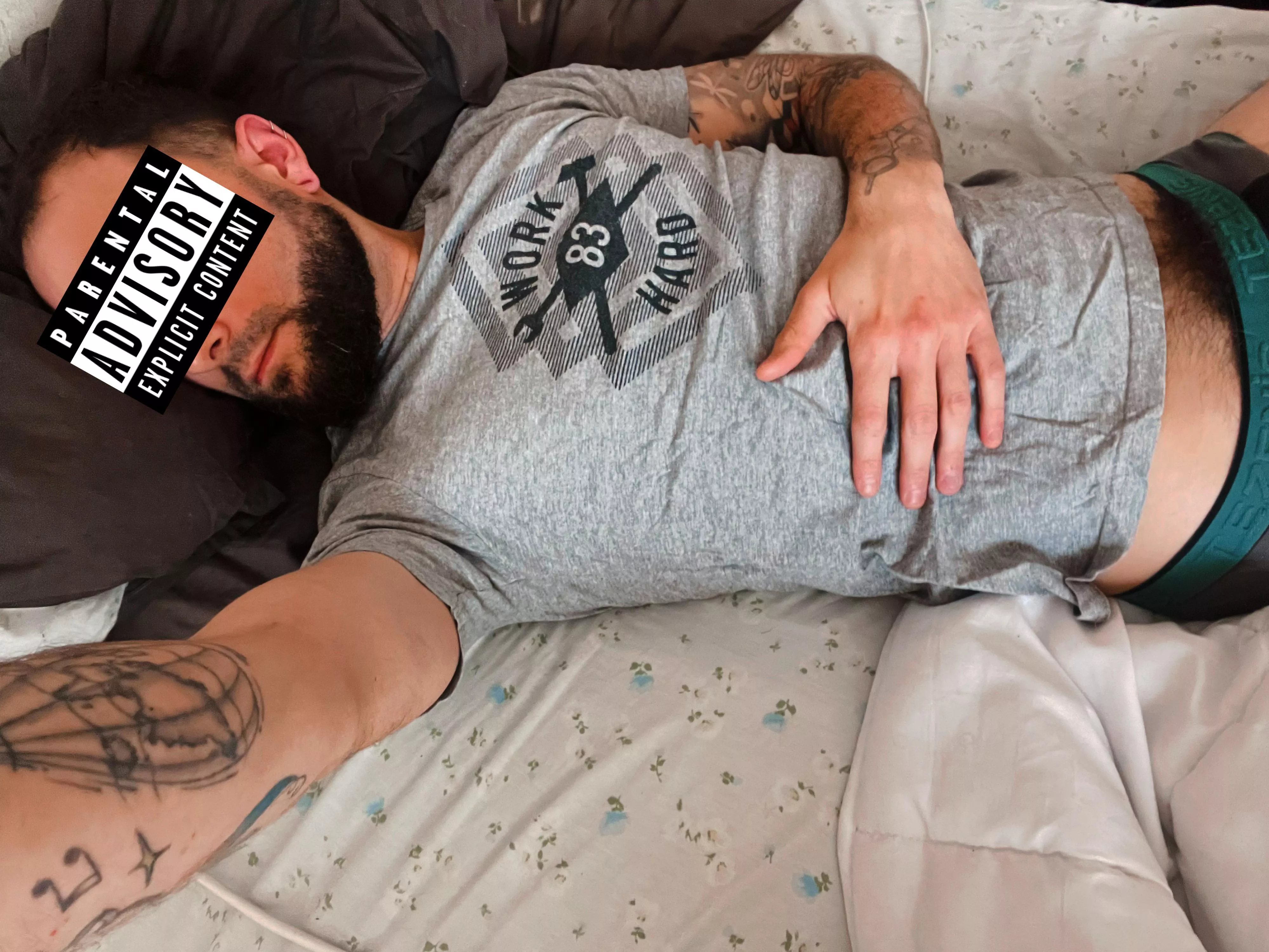 who wants to rub their face in my bush?