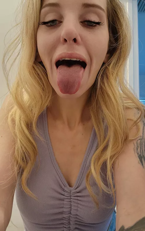Wide open tongue out Just how you like it ❤️