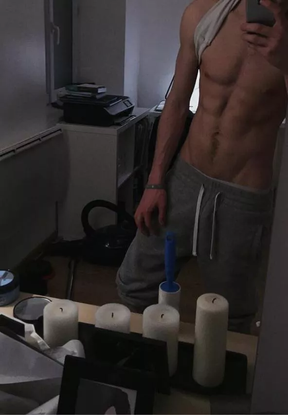 19, French. Sub. Face please ! add me: lorenzo_diez25