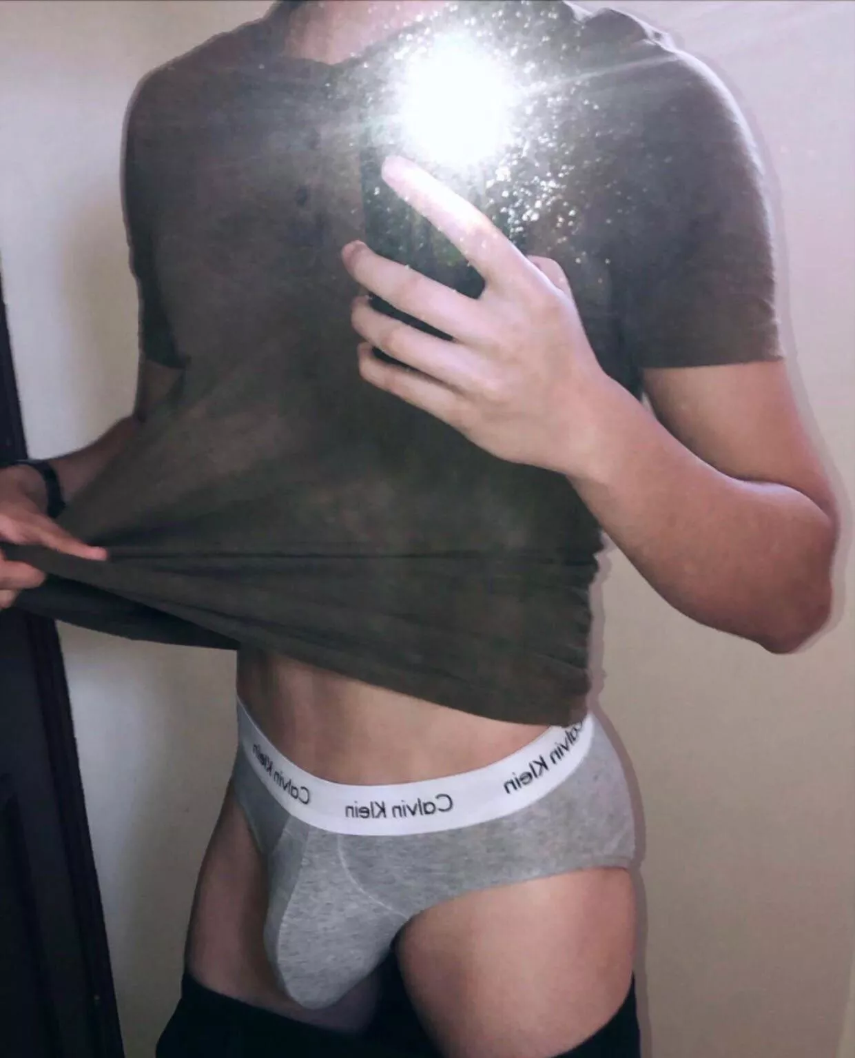 19 m Hung and fit dude looking for hung and older. Sc: Lnceking08