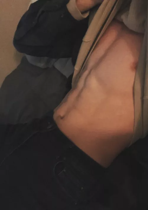 20, bored tbh horny haha. HMU let’s see what happens. I’ll show face if you do. Fit++ around my age++ jake_schaap23