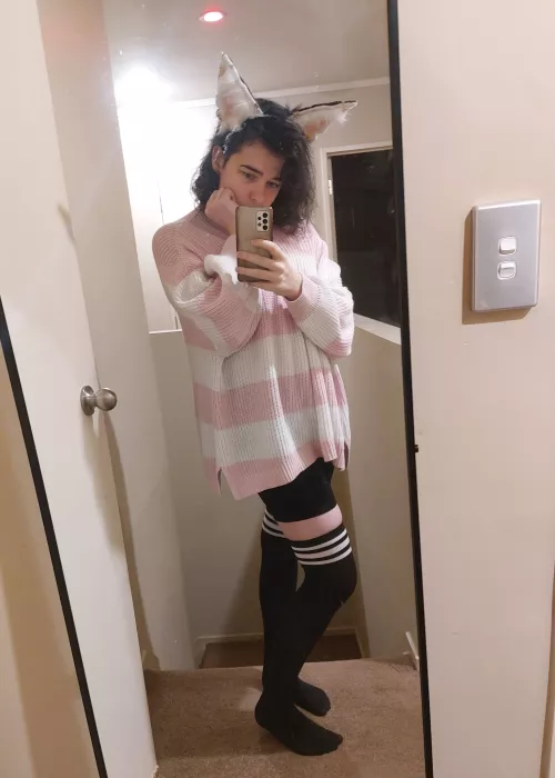 Am I cute enough for some headpats?