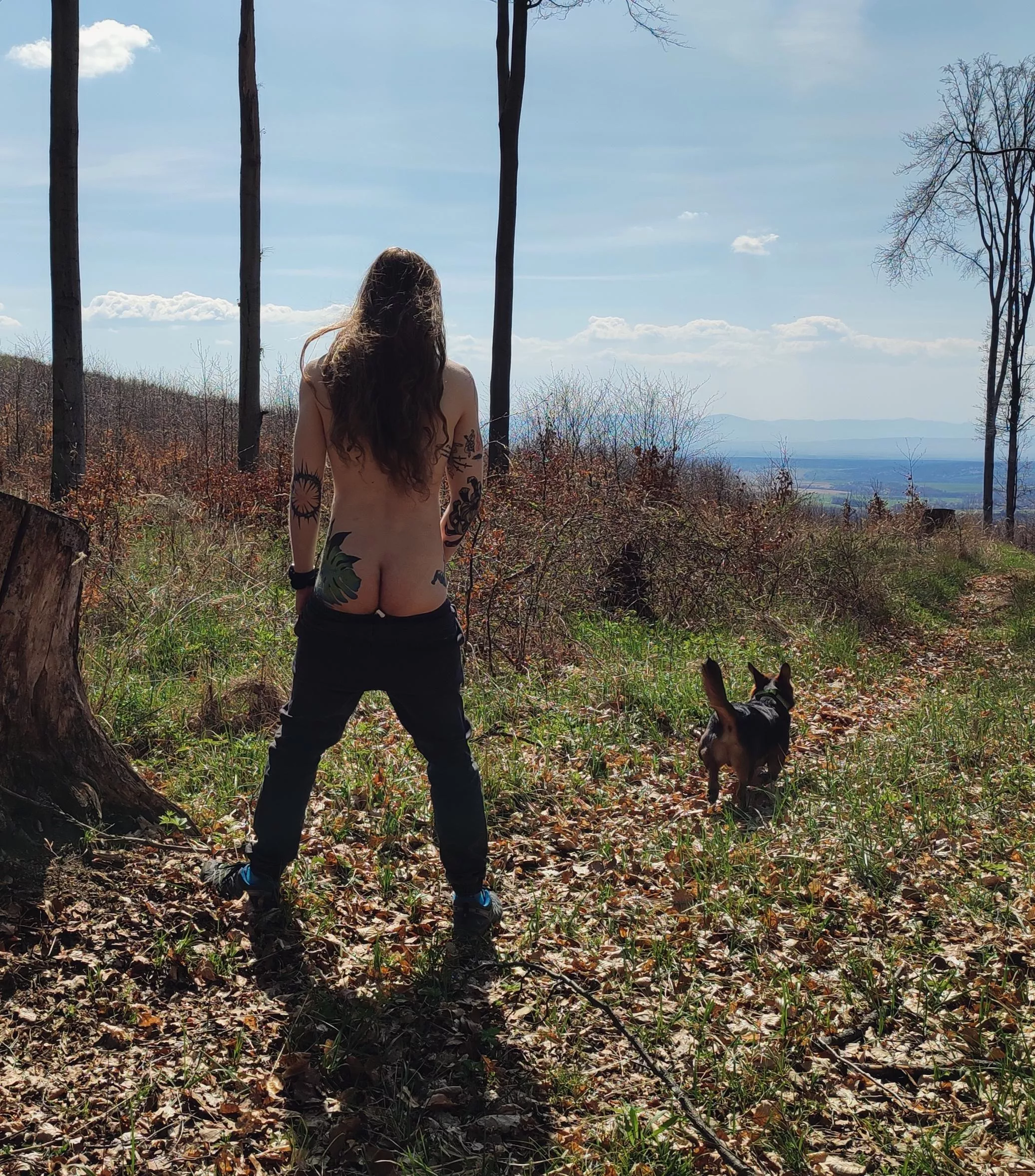 Butt cheeks in wild...