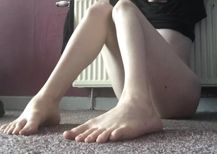 Can i give you a footjob 🤭