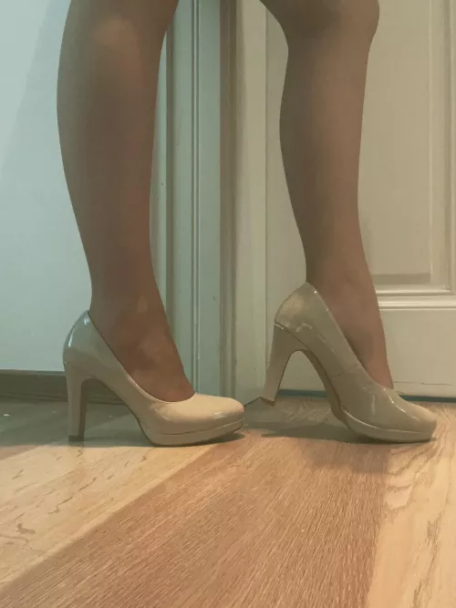 Classy beige heels