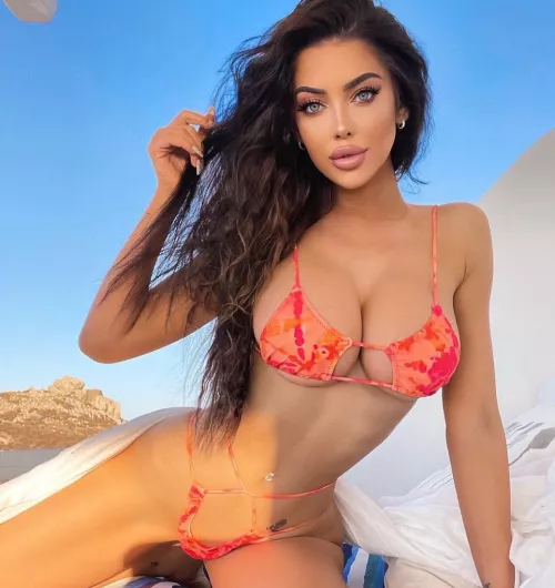 Delia Rose looks stunning