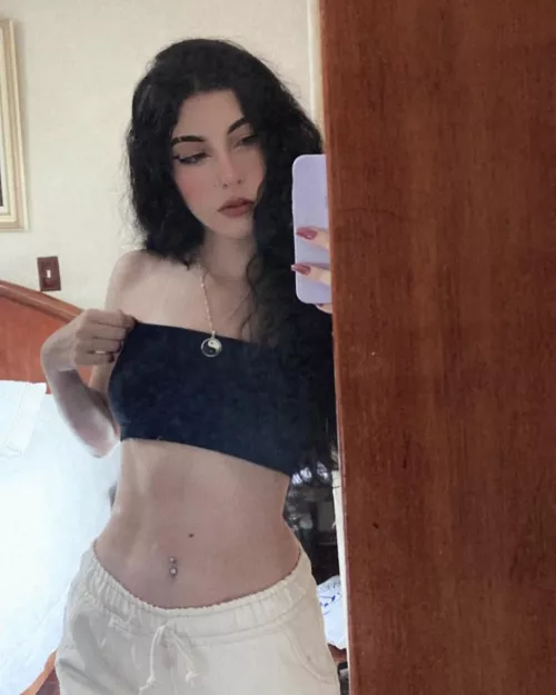 do i look cute on this crop top?