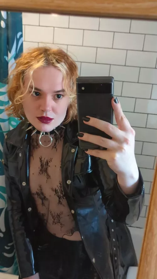 E is turning me into the goth gf I always wanted