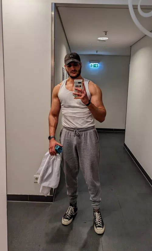 Feeling lonely lately, the gym's my only happy place atm💪🏽