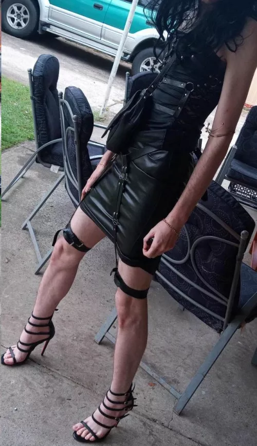 First time wearing these heels out 💦💅