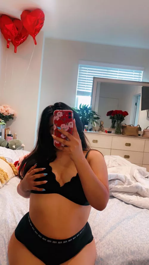 Hope this makes Mondays better 🤭😘