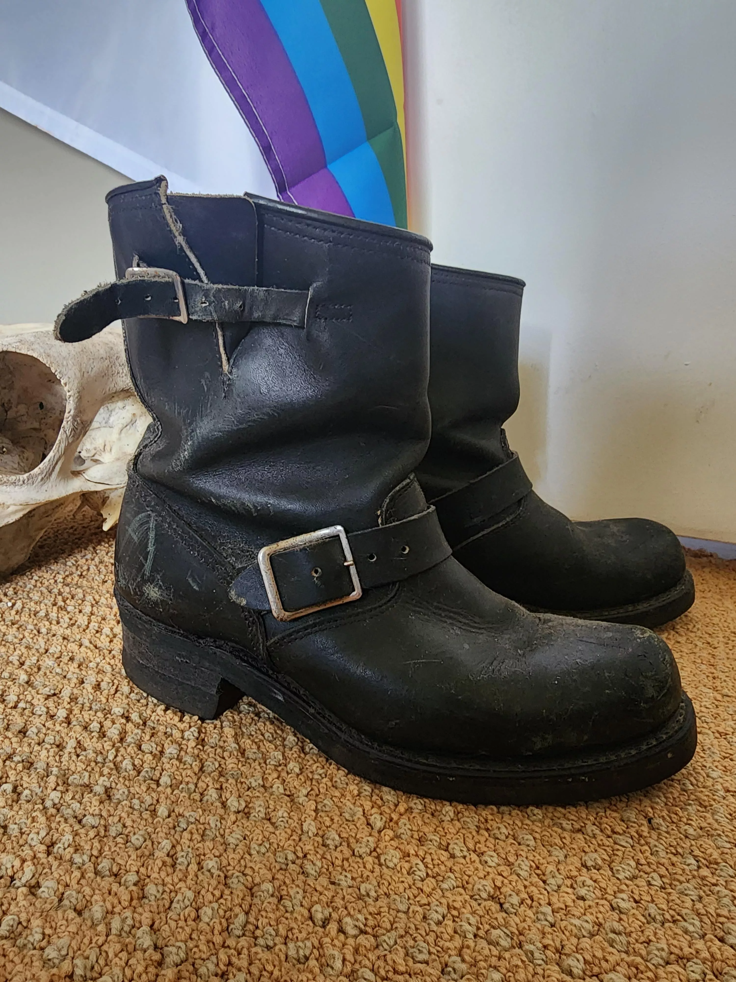 How to style engineer boots?