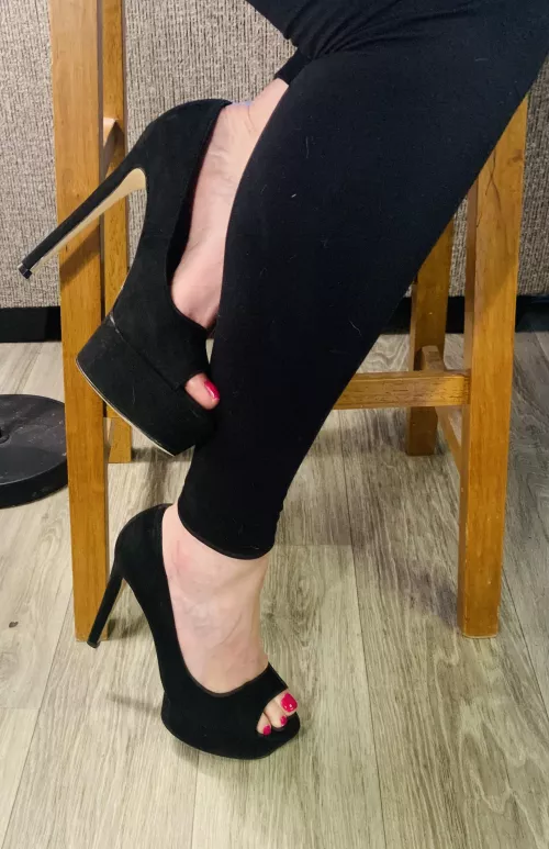 I absolutely love these heels.