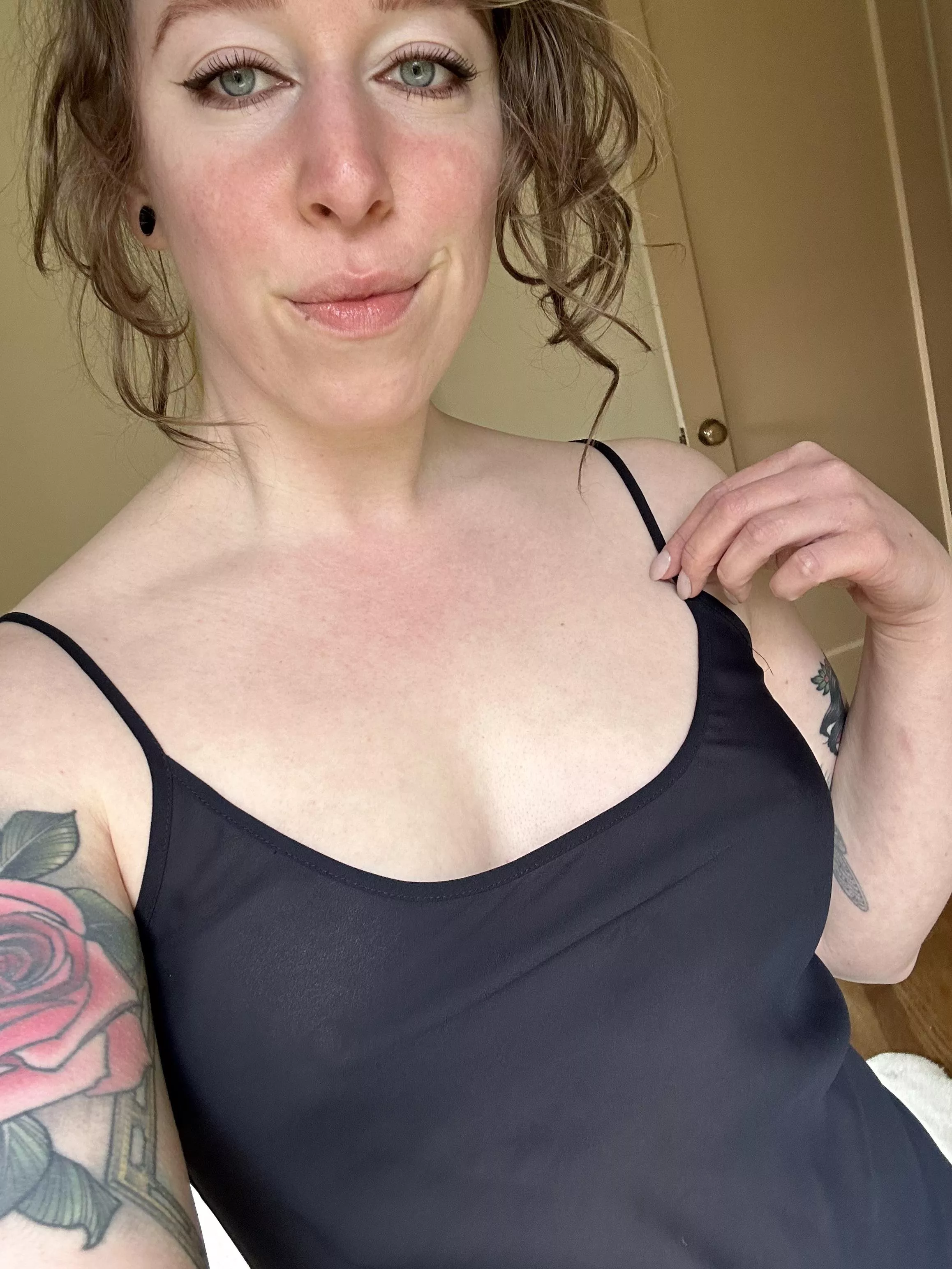 I don’t think a bra would go with this anyways