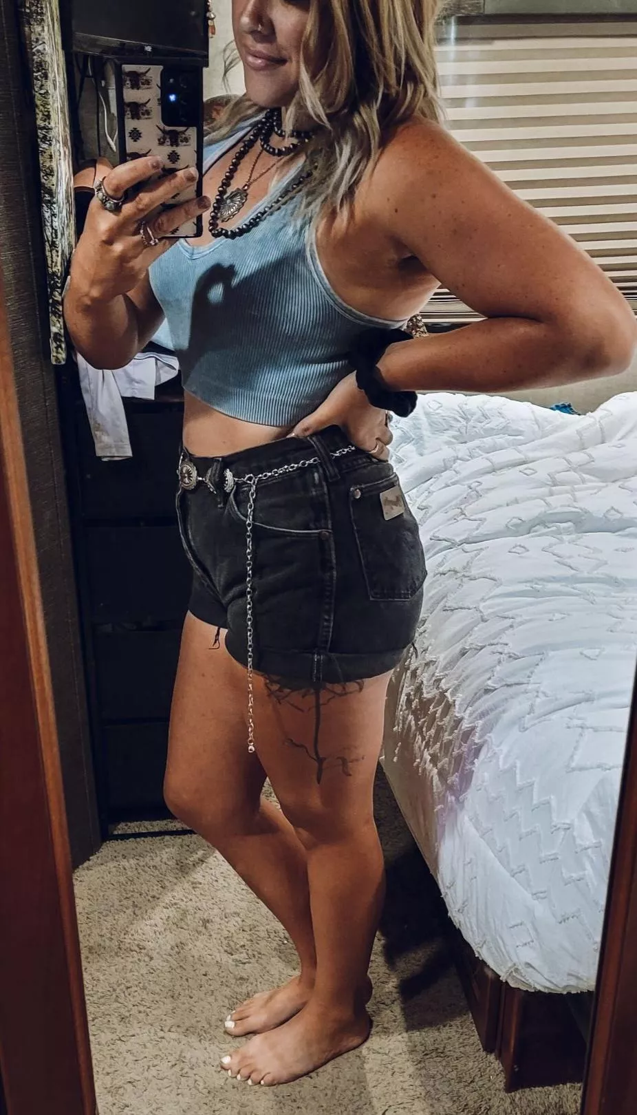 I hope yall like an average milf mirror selfie☺️