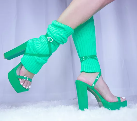 I love these green heels I just bought, just in time to match the green buds of springtime.