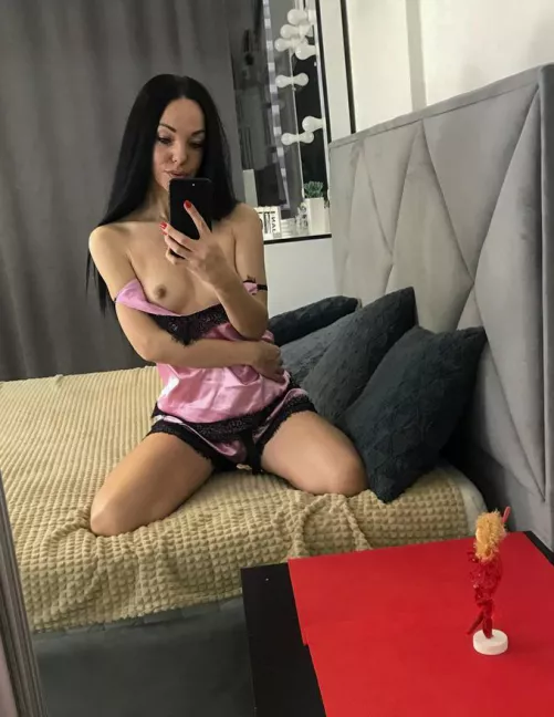 I’ll send nudes to every one who reacts, try me