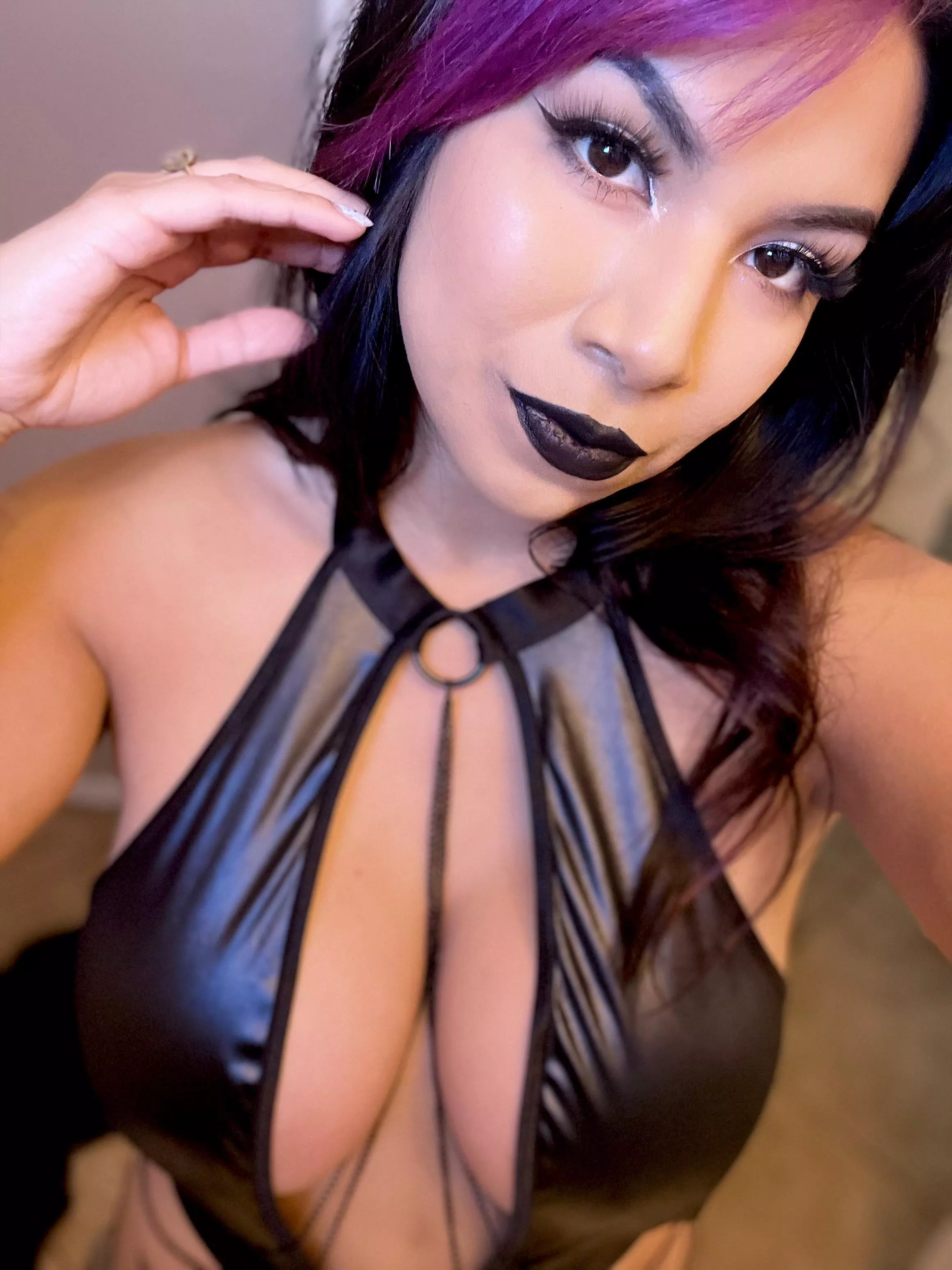 Just feeling my outfit 💕