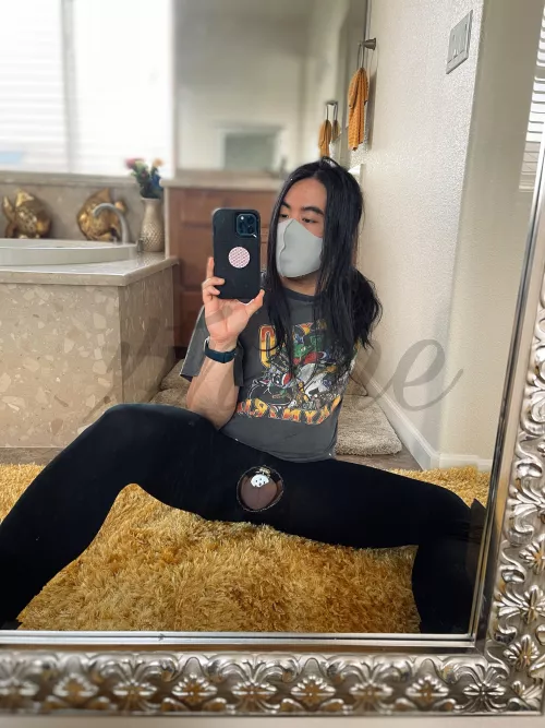 love how the cage twinkles ✨💎