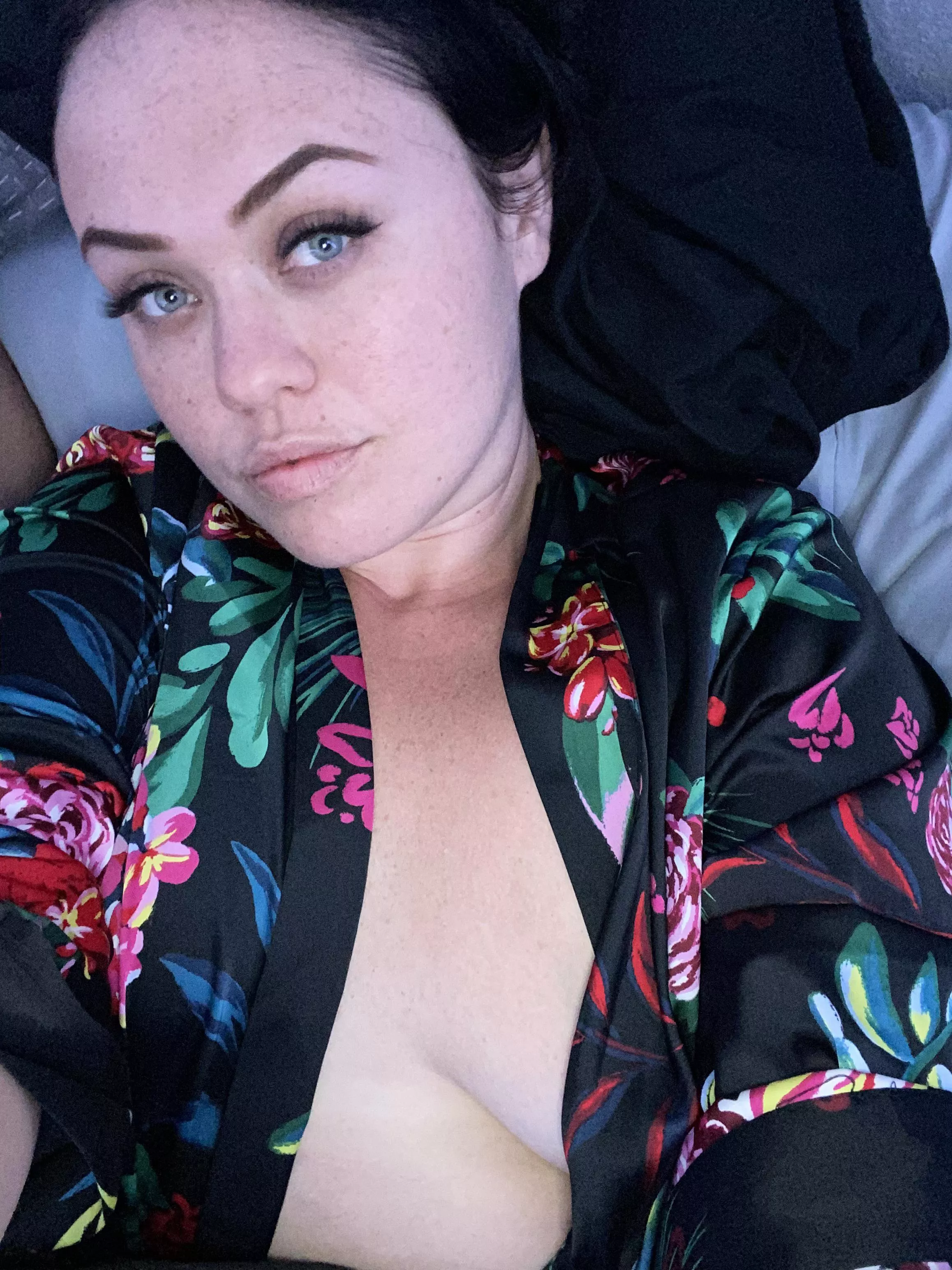 Mommy wants to fuck before bed