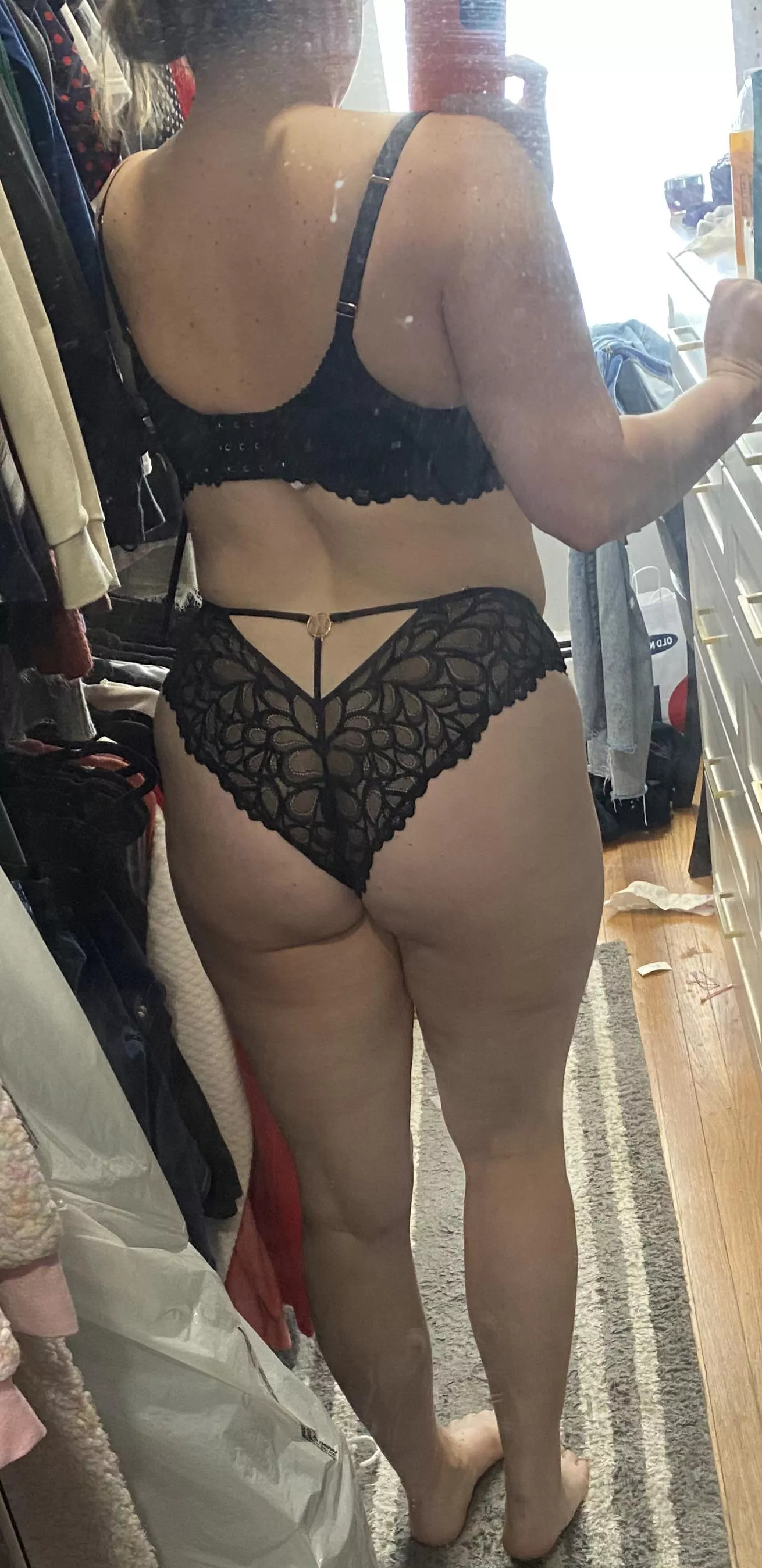 My thick wife. Mom of 3. Best pussy in the world.