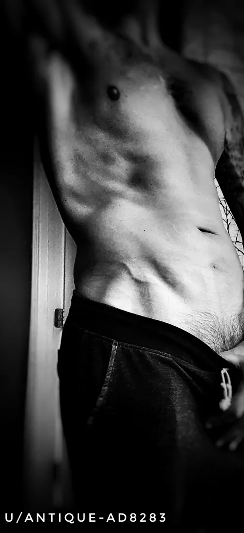 Raise your hand if you were hoping sweatpants season might finally be ending?! 🤣