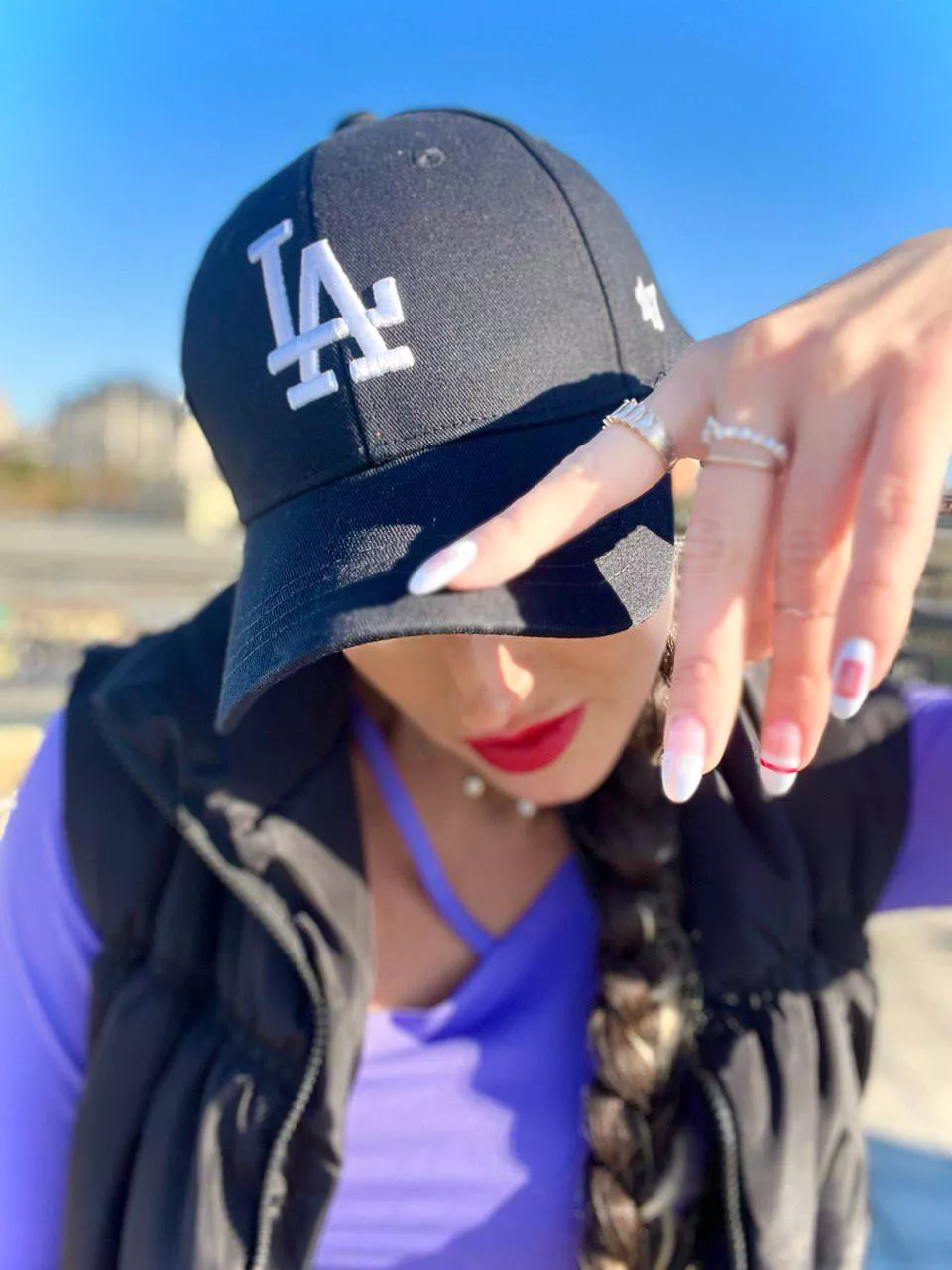 🤝 Ready to find someone who can join hands with me and build a future full of happiness, trust, and love - want to be my partner in crime?