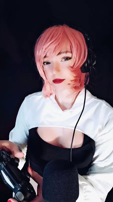 Say hi if you want a gamer girlfriend 👋🏼