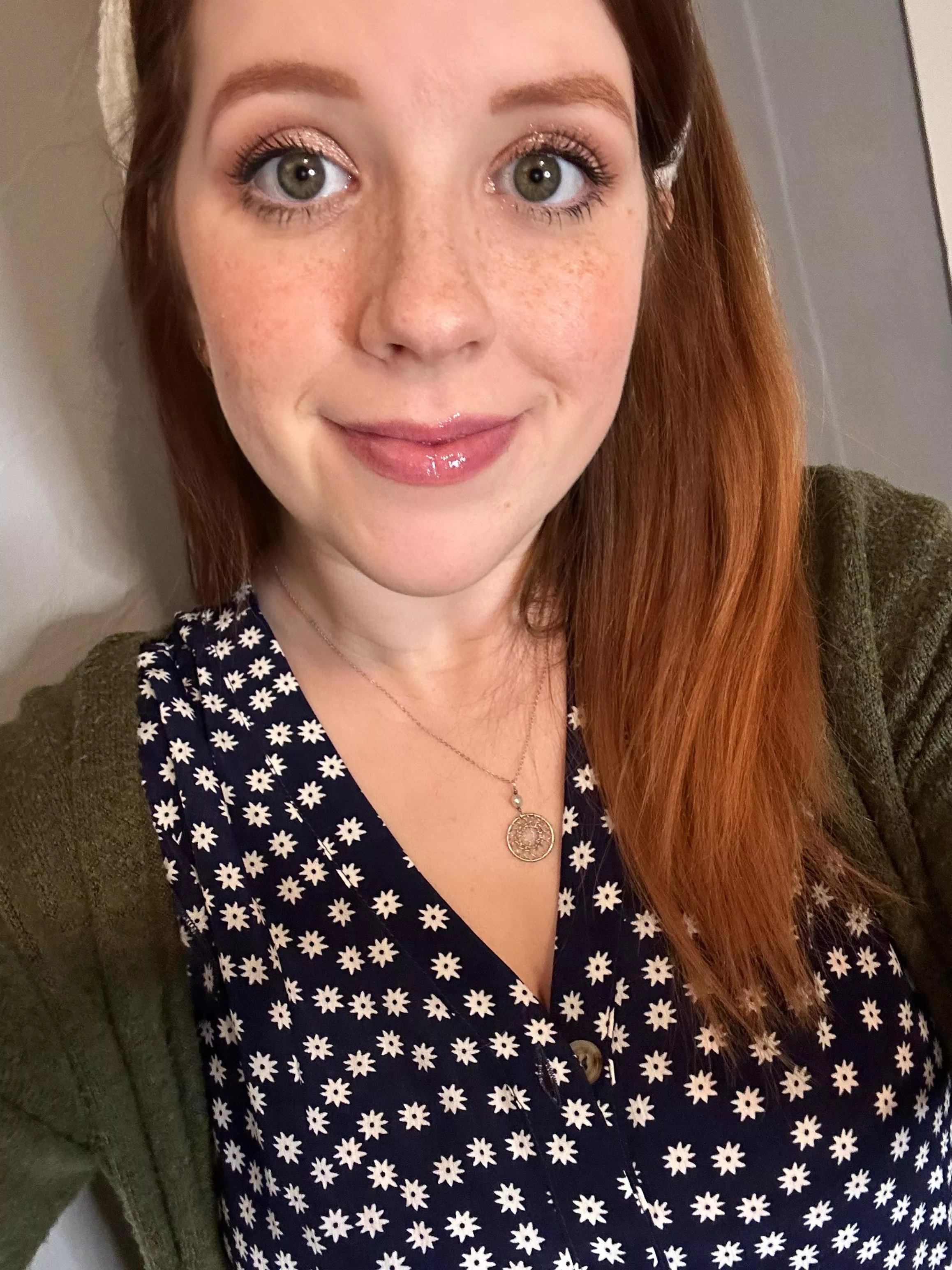 School teacher vibes but I think I look cute [F] 💕