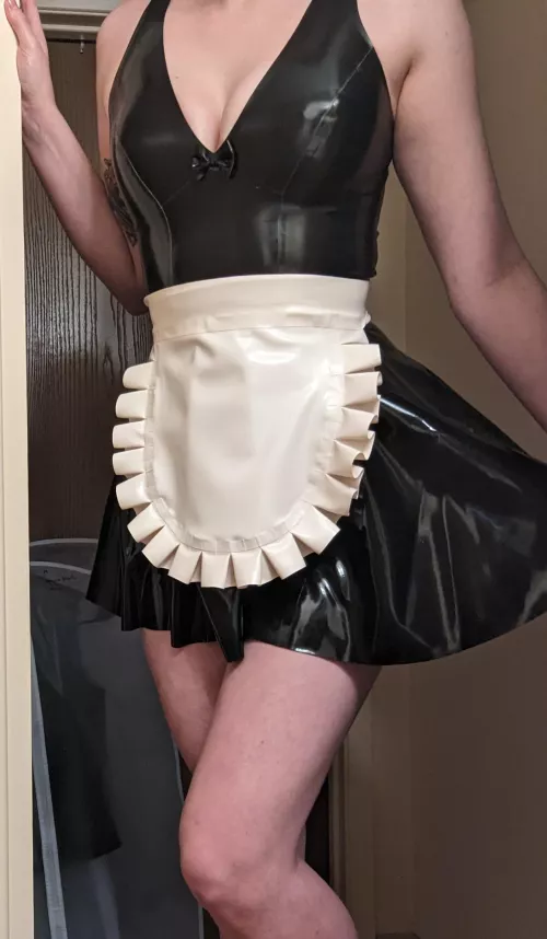 Shiny latex maid