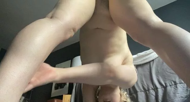 stoner shorty loves to stretch out.. cum see!!!